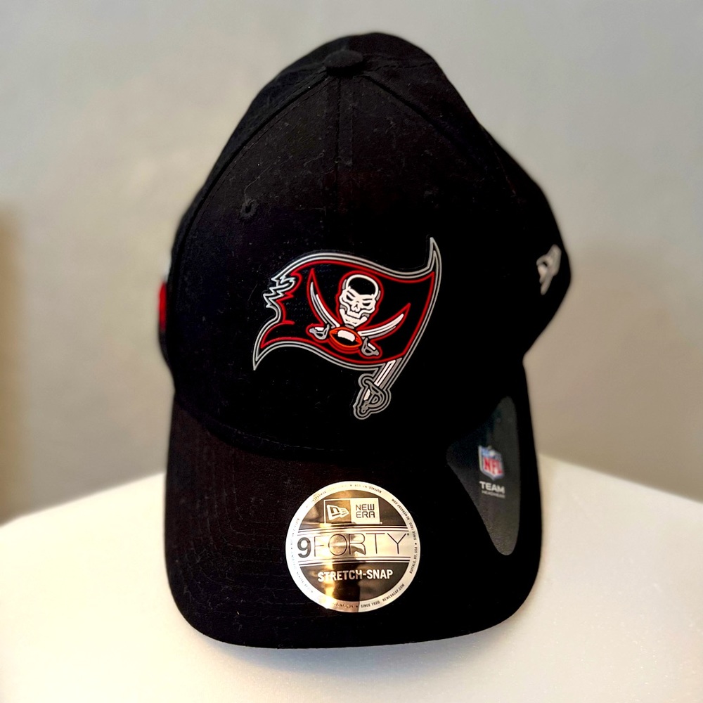 NWT men’s BUCS hat 🏴‍☠️